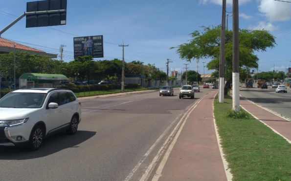 Trânsito na avenida Tancredo Neves continua em meia pista nesta sexta (2)