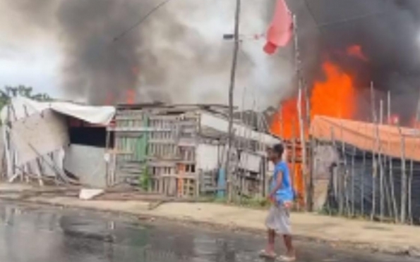 Vídeo: incêndio atinge cerca de 12 barracos em ocupação no Santa Maria 