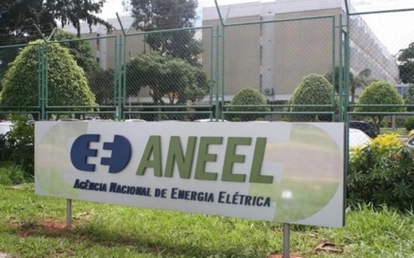 Aneel aprova redução de até 37% em taxa extra cobrada na conta de luz