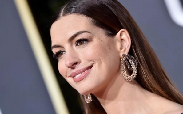 Anne Hathaway revela ter sofrido aborto durante estreia na Broadway
