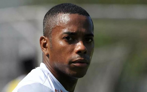 Defesa de Robinho entra com HC no Supremo contra prisão por estupro