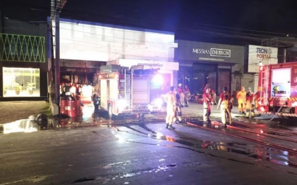 Dona de loja incendiada agradece aos bombeiros e ausência de vítimas