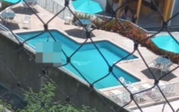 Homem mata filha de 39 anos na piscina de condomínio em Aracaju