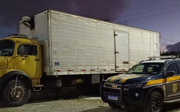 PRF resgata em Sergipe caminhão roubado em Esplanada (BA)