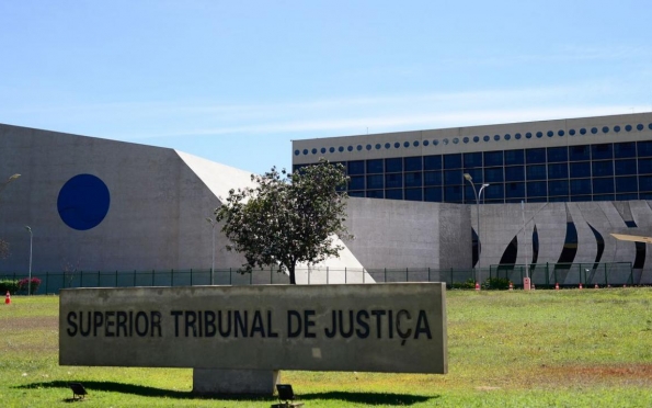 STJ decide que Robinho deve cumprir pena por estupro no Brasil