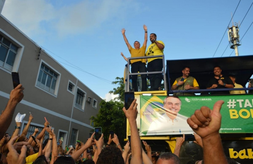 "Nós voltaremos", diz Bolsonaro durante ato com apoiadores em Aracaju