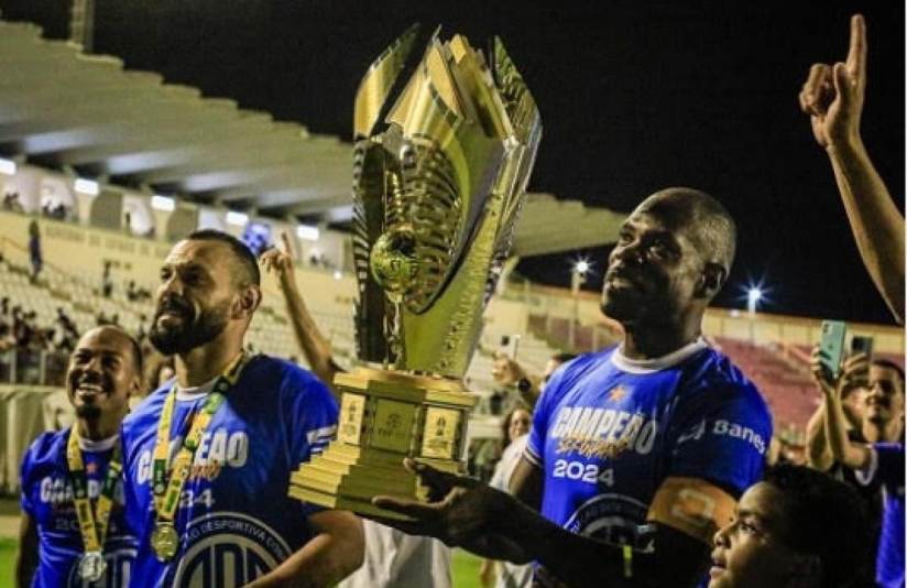 Taça do Campeonato Sergipano está em exposição no shopping RioMar