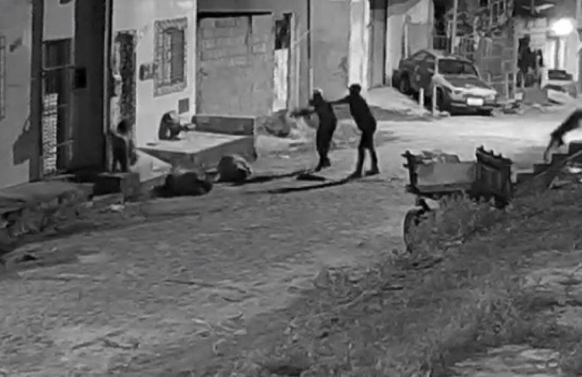 Vídeo: Câmera flagra tentativa de triplo homicídio no Lamarão