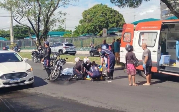 Mulher morre após colisão entre carro e moto na Tancredo Neves