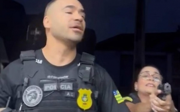 Polícia erra endereço e aponta arma no rosto de mulher em Goiás