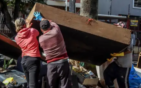 Baixa do Guaíba revela destruição e prejuízo em Porto Alegre