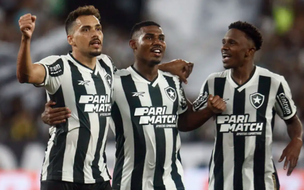Botafogo supera Vitória para abrir vantagem na Copa do Brasil
