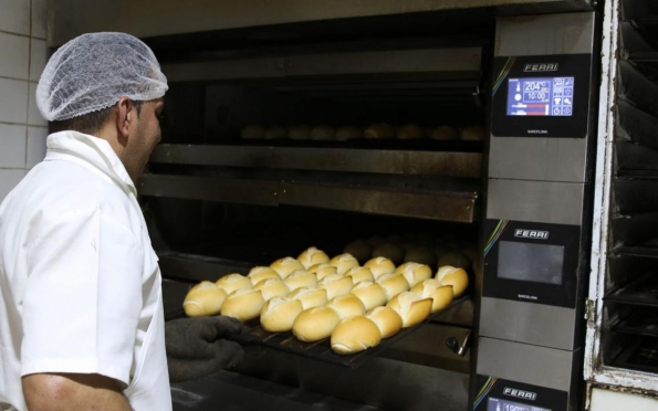 Comer pão todo dia faz mal? Entenda impactos do alimento no corpo