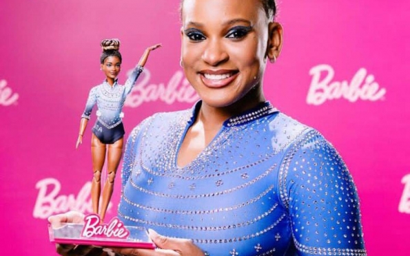 Ginasta brasileira Rebeca Andrade recebe própria Barbie em homenagem 