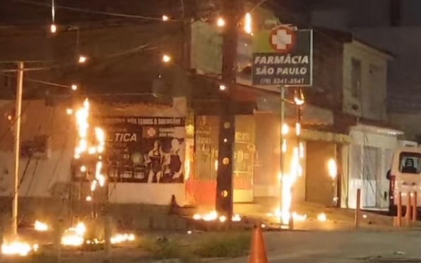 Incêndio em poste de energia mobiliza Corpo de Bombeiros no Novo Paraíso