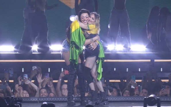 Madonna leva multidão ao delírio em show no Rio de Janeiro