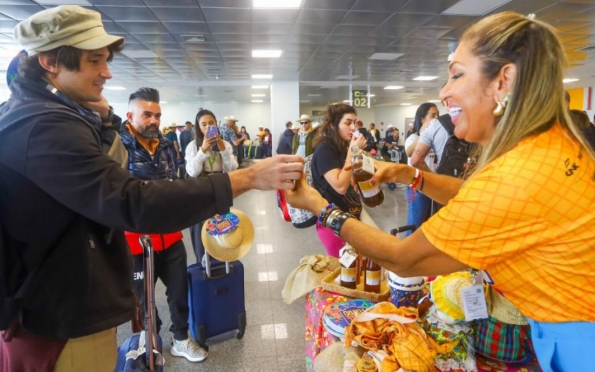 ‘País do forró’ dá boas-vindas aos turistas que chegam no Aeroporto de Aracaju