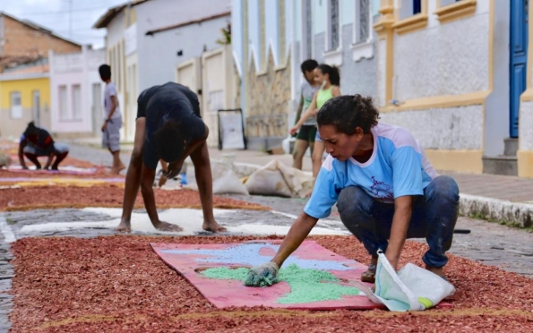 Sergipe mostra mais uma vez a tradição de confecção de tapetes de Corpus Christi 