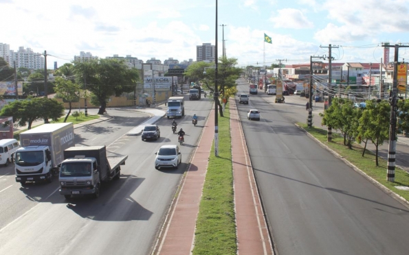 Trânsito ficará meia pista na avenida Tancredo Neves nesta segunda-feira (6)
