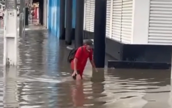 Vídeo: Chuvas causam alagamentos em vários pontos de Aracaju