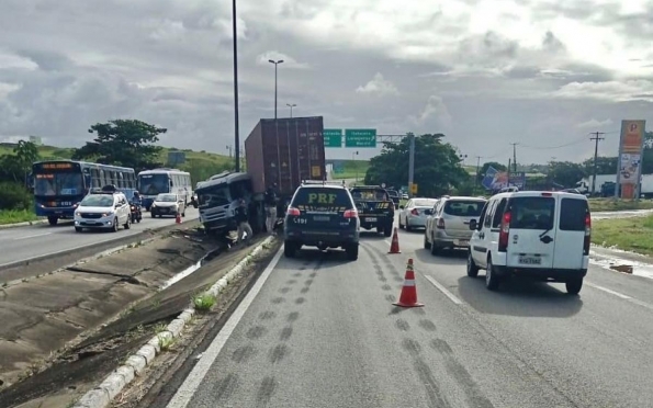 Acidente na BR-235 em Nossa Senhora do Socorro gera lentidão no trânsito