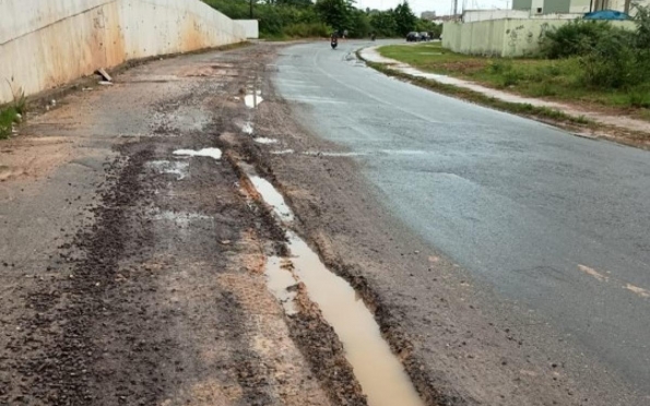 Moradores do Porto Dantas reclamam de problemas no asfalto da Euclides Figueiredo