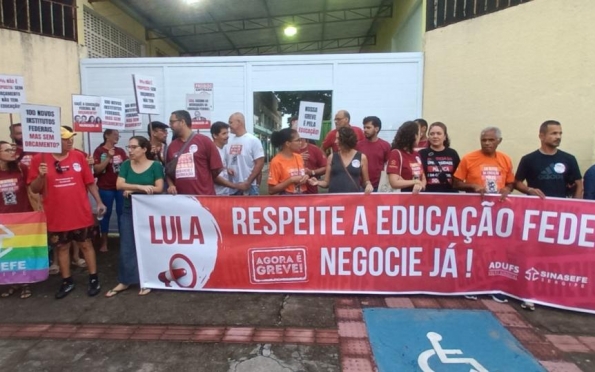 Professores fazem manifestação na entrada da UFS e IFS