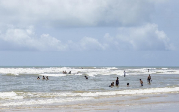 Seis praias em Sergipe estão impróprias para banho devido às chuvas