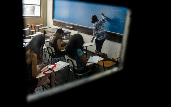 Diretores de escolas estaduais: cai número de contratado por indicação