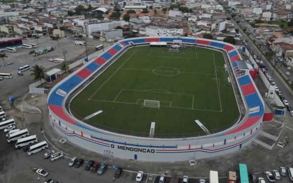 Governador Fábio Mitidieri entrega estádio Mendonção em Itabaiana