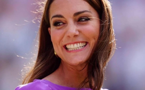 Kate Middleton surge na final da Wimbledon e é aplaudida de pé