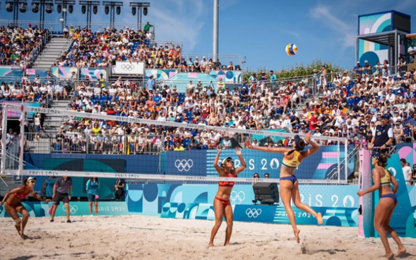 Paris 2024: Carol e Bárbara vencem em estreia no vôlei de praia