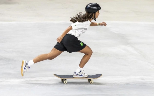 Rayssa Leal, a “fadinha”, leva bronze em disputa emocionante no skate