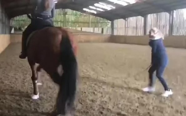 Vídeo: campeã de hipismo está fora de Paris por maus tratos a cavalo