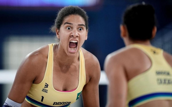 Ana Patrícia e Duda vencem e avançam às quartas do vôlei de praia