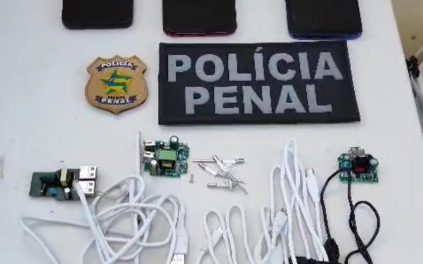 Vídeo: Cadeirante é flagrado tentando entrar em presídio com telefones celulares