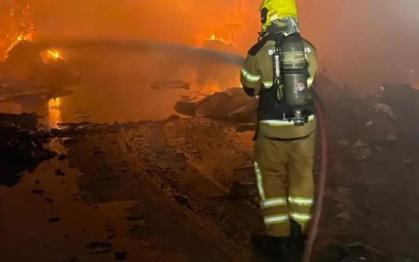 Incêndio atinge galpão em Nossa Senhora do Socorro