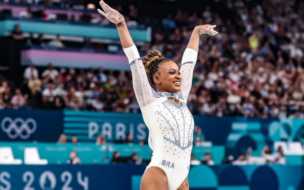 Rebeca Andrade é prata no salto e fica com cinco medalhas olímpicas