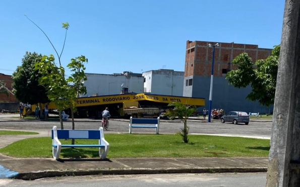 Rodoviária desaba em Moita Bonita e danifica caminhão