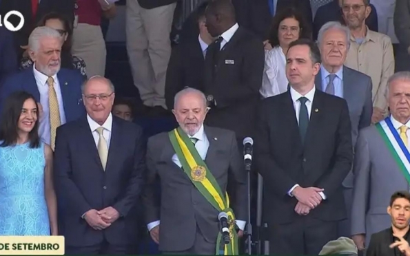 Autoridades prestigiam desfile do 7 de Setembro em Brasília