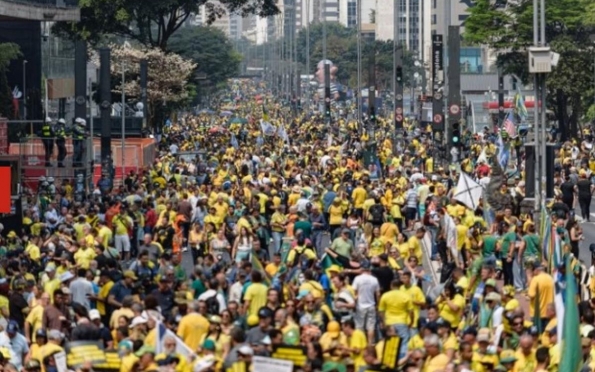 Bolsonaristas pedem impeachment de Moraes em ato na Paulista