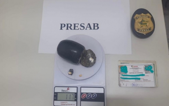 Mulher é presa tentando entrar com maconha e remédio no Presídio de Areia Branca