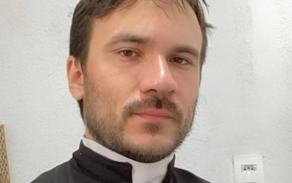 Padre Fabrício Rodrigues, famoso nas redes sociais, morre aos 29 anos