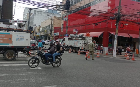 Rompimento de cabos elétricos deixa semáforos inoperantes no Centro