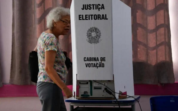 Eleições são encerradas em todo o país; começa apuração dos votos