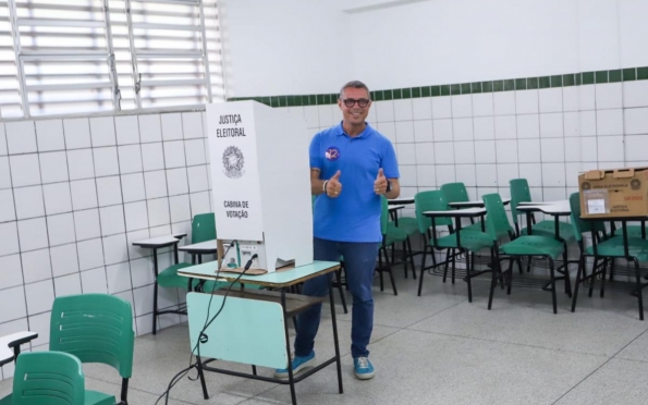 Fábio Mitidieri vota em Aracaju e acompanha dia de eleição em interior