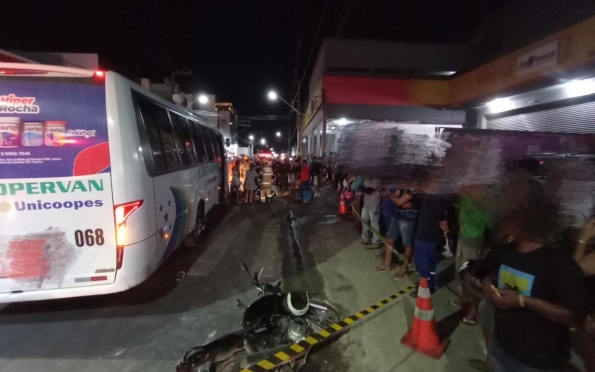 Vídeo: motociclista morre após acidente com micro-ônibus em Lagarto 