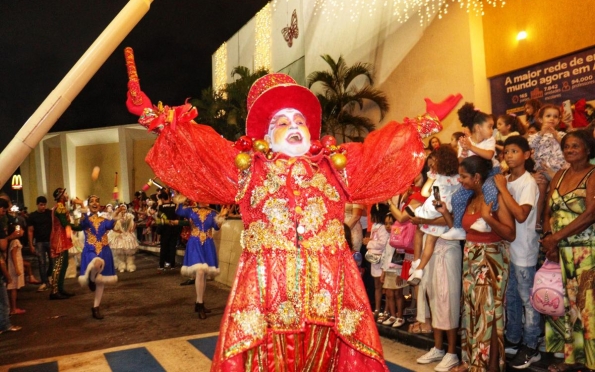 Desfile abre temporada de natal em Aracaju