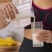 É bom tomar whey protein com café? Nutricionista esclarece