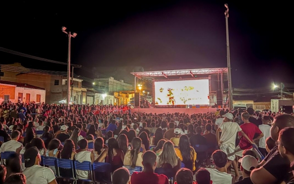 Lançamento do filme sergipano sobre cangaço atrai multidão com exibição gratuita em Poço Redondo